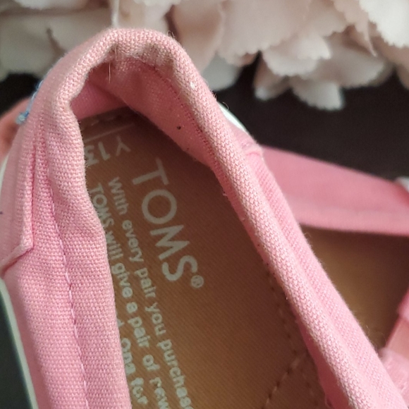 Toms - Picture 2 of 3